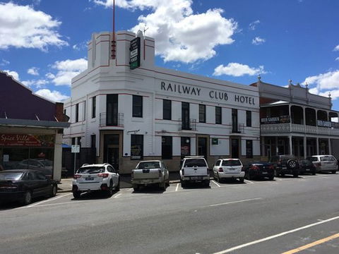 Railway Club Hotel - Tourism Hervey Bay 0