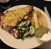 Cunninghams Hotel - Hervey Bay Accommodation