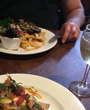 Michael's At Walsh's - Tourism Hervey Bay 0