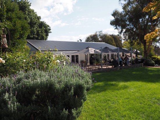 Almonds ACT Hervey Bay Accommodation