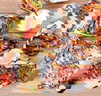 Between 2 Buns - Altona