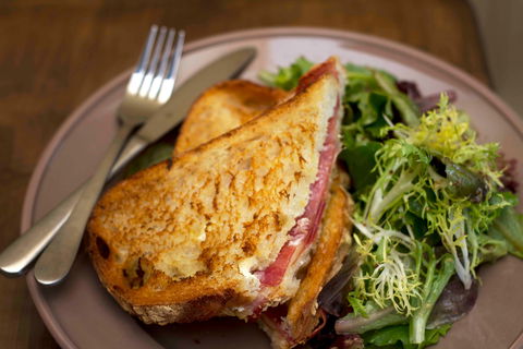 Le Peche Gourmand - Hervey Bay Accommodation 2