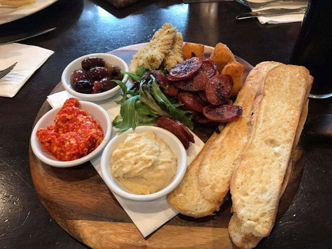 Murphy's Irish Pub - Tourism Hervey Bay 0