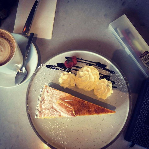 Creme Cafe - Essendon - Hervey Bay Accommodation 0