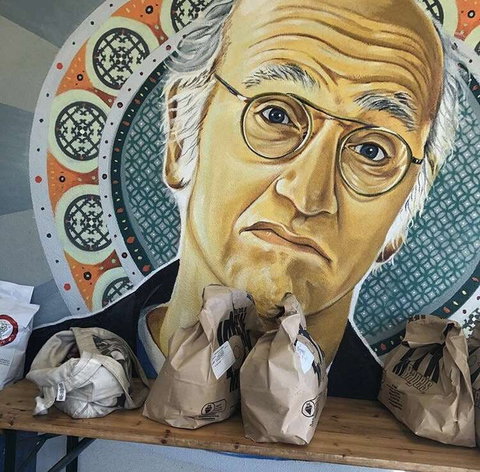 Larry David's - Hervey Bay Accommodation 0