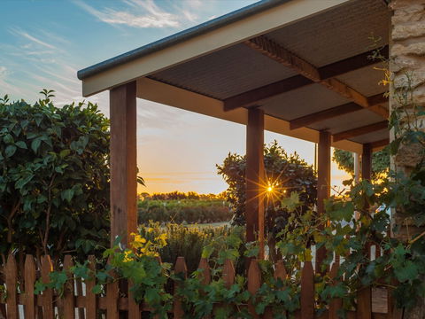 Café In The Vines - Hervey Bay Accommodation 0