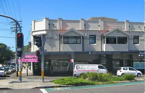 Lewis' Continental Kitchen - Hervey Bay Accommodation 0