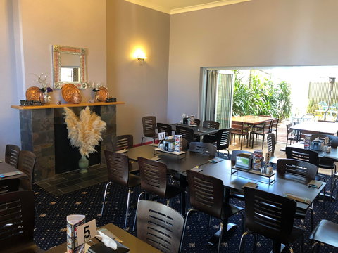 Harts Takeaway/Junction Hotel Peterborough - Hervey Bay Accommodation 2