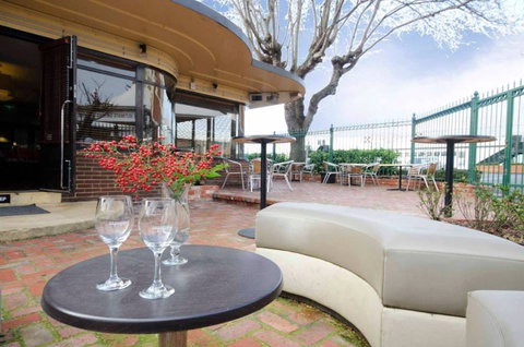 Newmarket Hotel - Hervey Bay Accommodation 0