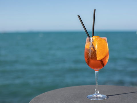 The Rocks - Restaurant, Bar, Pool Club - Hervey Bay Accommodation 2