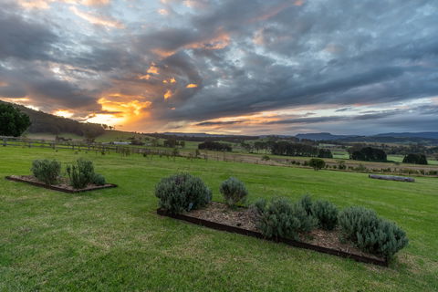 Mountain Ridge Wines - Hervey Bay Accommodation 2