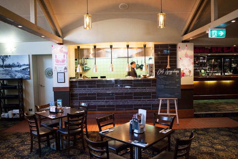 Petrie Hotel - Hervey Bay Accommodation 0