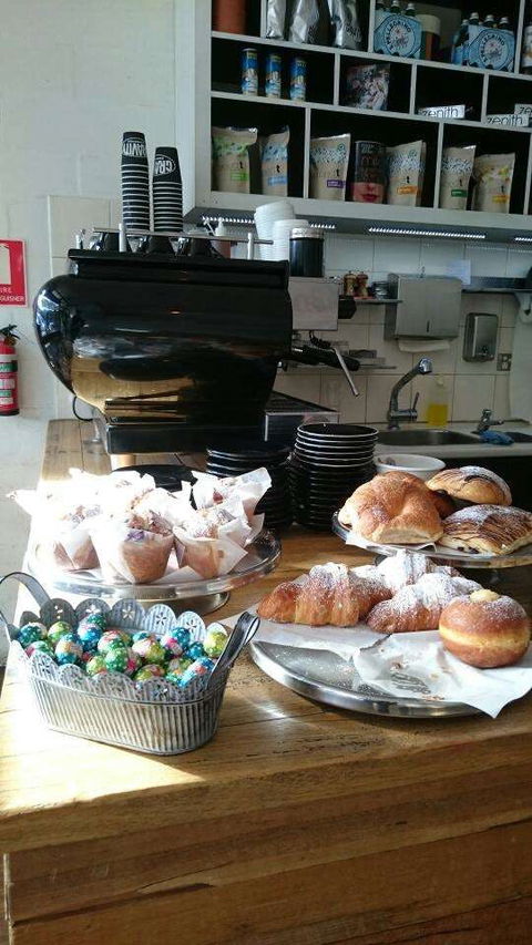 Izzi Caffetteria - Tourism Hervey Bay 0