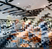 Far Meadow Table - Hervey Bay Accommodation