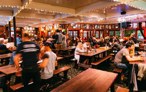 Settlers Tavern - Hervey Bay Accommodation 1