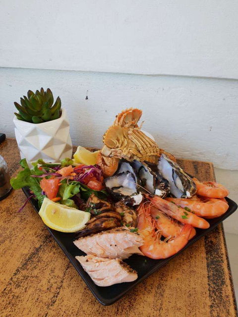 Maisie's Seafood And Steakhouse - Tourism Hervey Bay 0