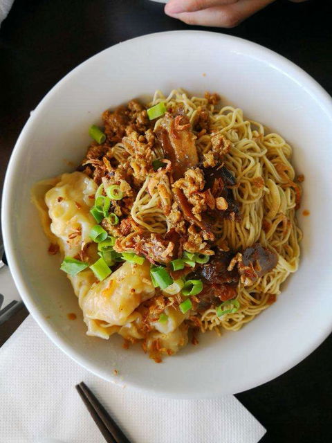 Two Hand Noodle Shop - Tourism Hervey Bay 0