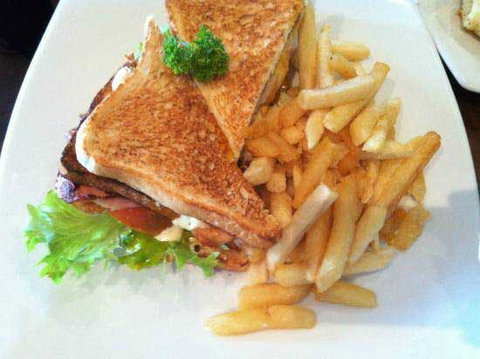 Lulu's Cafe - Hervey Bay Accommodation 0