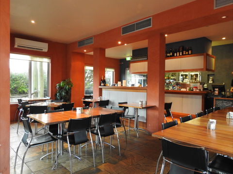 Waves Cafe, Bar And Restaurant - Hervey Bay Accommodation 0