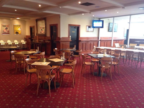 Peakhurst Inn - Hervey Bay Accommodation 0