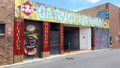Carney & Earl's - Hervey Bay Accommodation 0