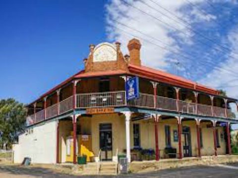 Ironbark Inn - Tourism Hervey Bay 0