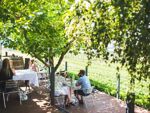 Sisters Rock Restaurant - Hervey Bay Accommodation 2