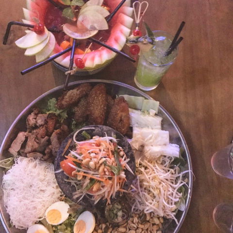 The Full Moon Bar & Restaurant - Tourism Hervey Bay 0