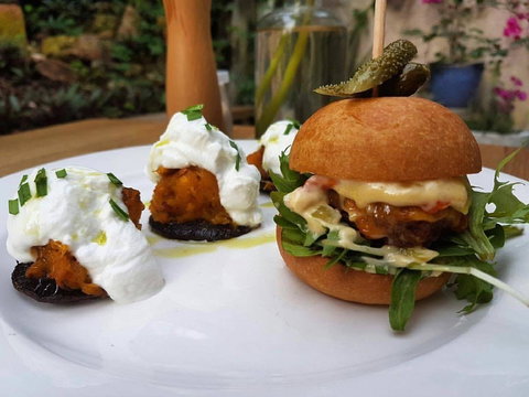 Saint Laura Cafe - Tourism Hervey Bay 0