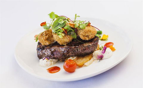 L' Aqua Restaurant - Tourism Hervey Bay 4