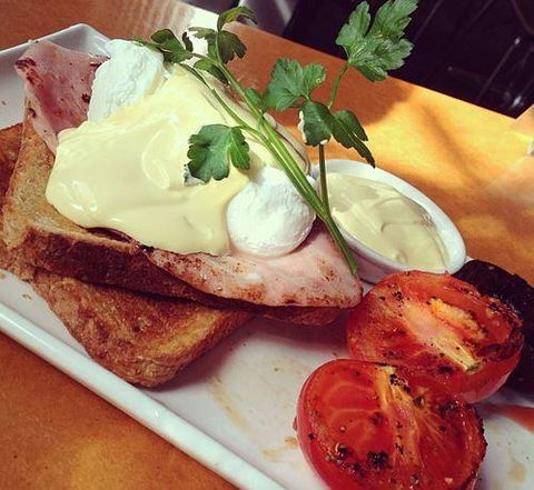 Agatha's Licensed Cafe - Hervey Bay Accommodation 9