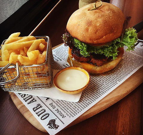 Agatha's Licensed Cafe - Hervey Bay Accommodation 5