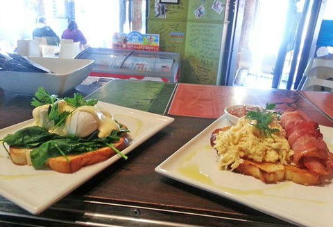 Agatha's Licensed Cafe - Hervey Bay Accommodation 7