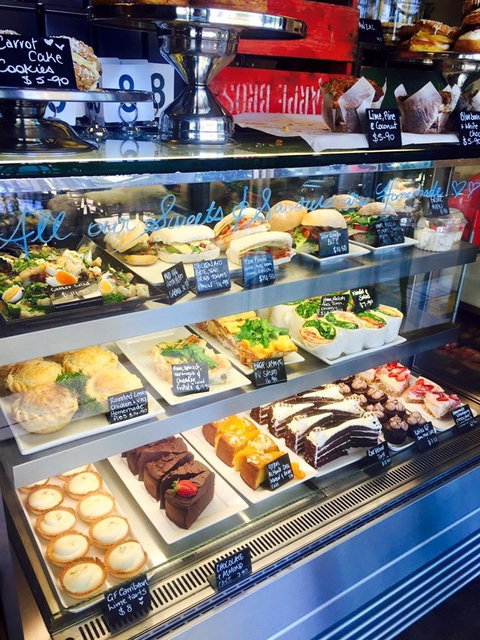 Cenzo's Cafe & Pizzeria - Tourism Hervey Bay 1