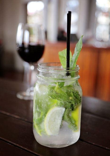 Tradewinds Bar & Bistro - Tourism Hervey Bay 6