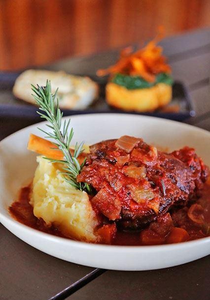 Tradewinds Bar & Bistro - Tourism Hervey Bay 8