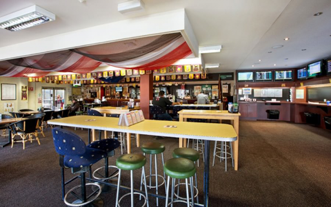 Commercial Hotel - Hervey Bay Accommodation 2