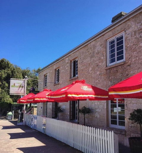 Caledonian Inn - Tourism Hervey Bay 11