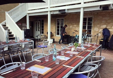 Caledonian Inn - Tourism Hervey Bay 13