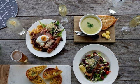 Caledonian Inn - Tourism Hervey Bay 1