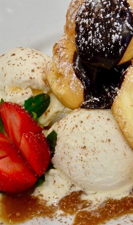 Phoebe's @ Ten Dollar Town Motel - Tourism Hervey Bay 5