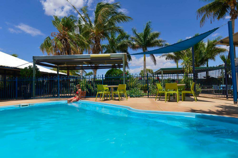 Devils Marbles Hotel–Wauchope - Tourism Hervey Bay 2