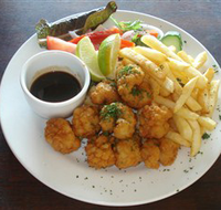 Beachfront Hotel - Tourism Hervey Bay