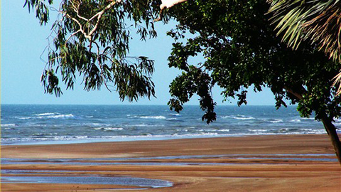 Beachfront Hotel - Tourism Hervey Bay 3