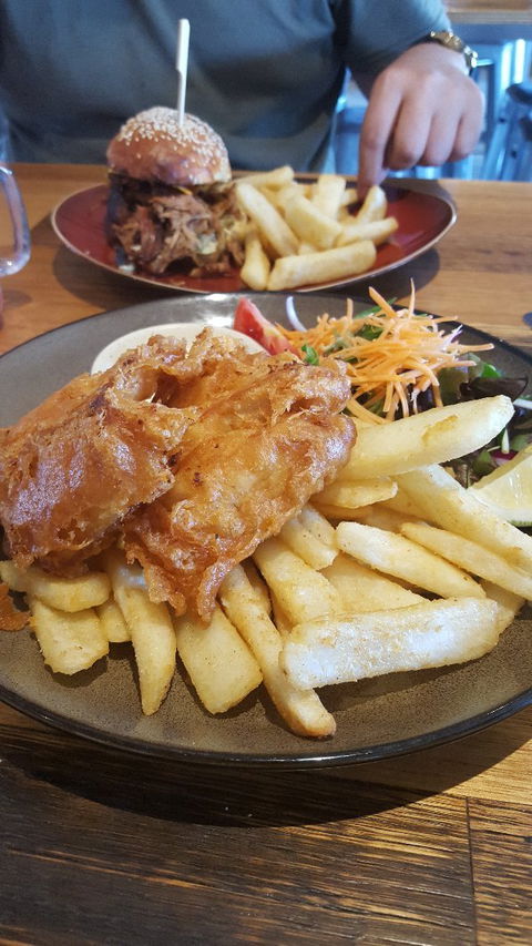 Beachfront Hotel - Tourism Hervey Bay 7