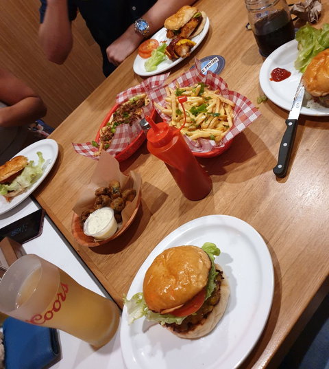 Easy Street Diner - Hervey Bay Accommodation 5