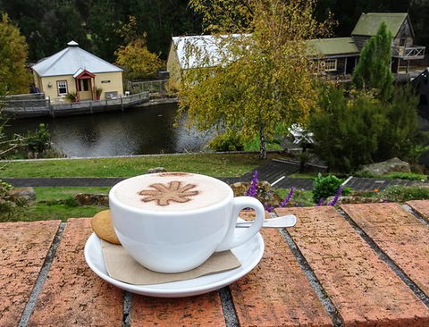 Fishlips Cafe & Accommodation - Hervey Bay Accommodation 0