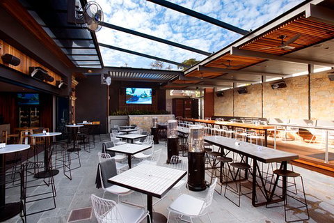 The Feathers Hotel - Hervey Bay Accommodation 0