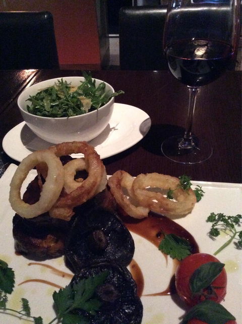 O Bar & Restaurant - Hervey Bay Accommodation 4