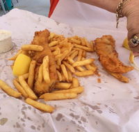 Birds Fish Bar - Bowen Fishermans Seafood Company PTY. LTD. - Hervey Bay Accommodation